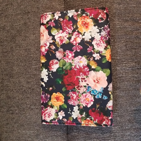Set of 2 Minicci clutch purses. Black & pink floral - Picture 5 of 14